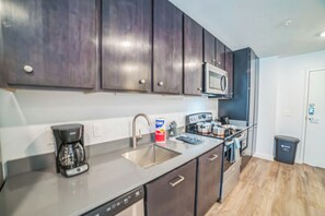 Mikroaaltouuni, uuni, liesi, astianpesukone