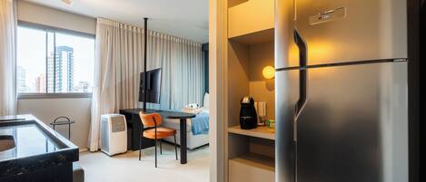 Espacio para trabajar con laptop y wifi gratis