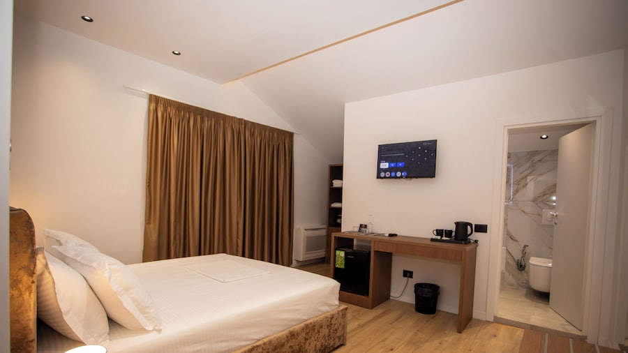 Villa Klaus Center Hotel