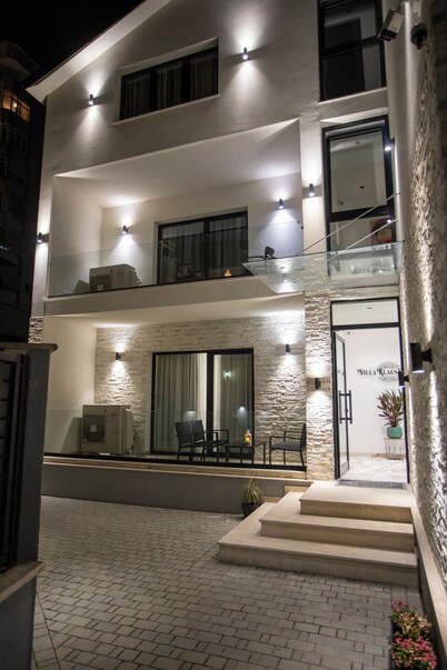 Villa Klaus Center Hotel 