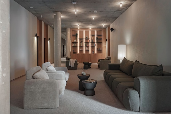 Deluxe Apartment, Garden View | Living area