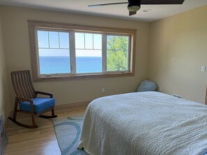 5 bedrooms, free WiFi, bed sheets