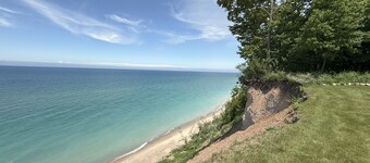 5-bedroom home overlooking Lk Mich. North of Leland.