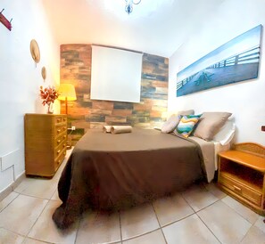 3 habitaciones, tabla de planchar con plancha, internet y ropa de cama 