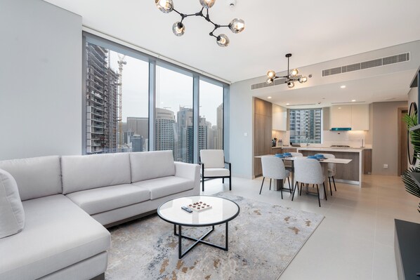 Luxury Apartment, 2 Bedrooms, Balcony, Marina View | Living area