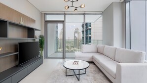 Luxe appartement, 2 slaapkamers, balkon, uitzicht op jachthaven | Woonruimte