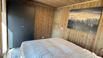 Cabin, 3 Bedrooms, Balcony, Mountain View | 3 bedrooms