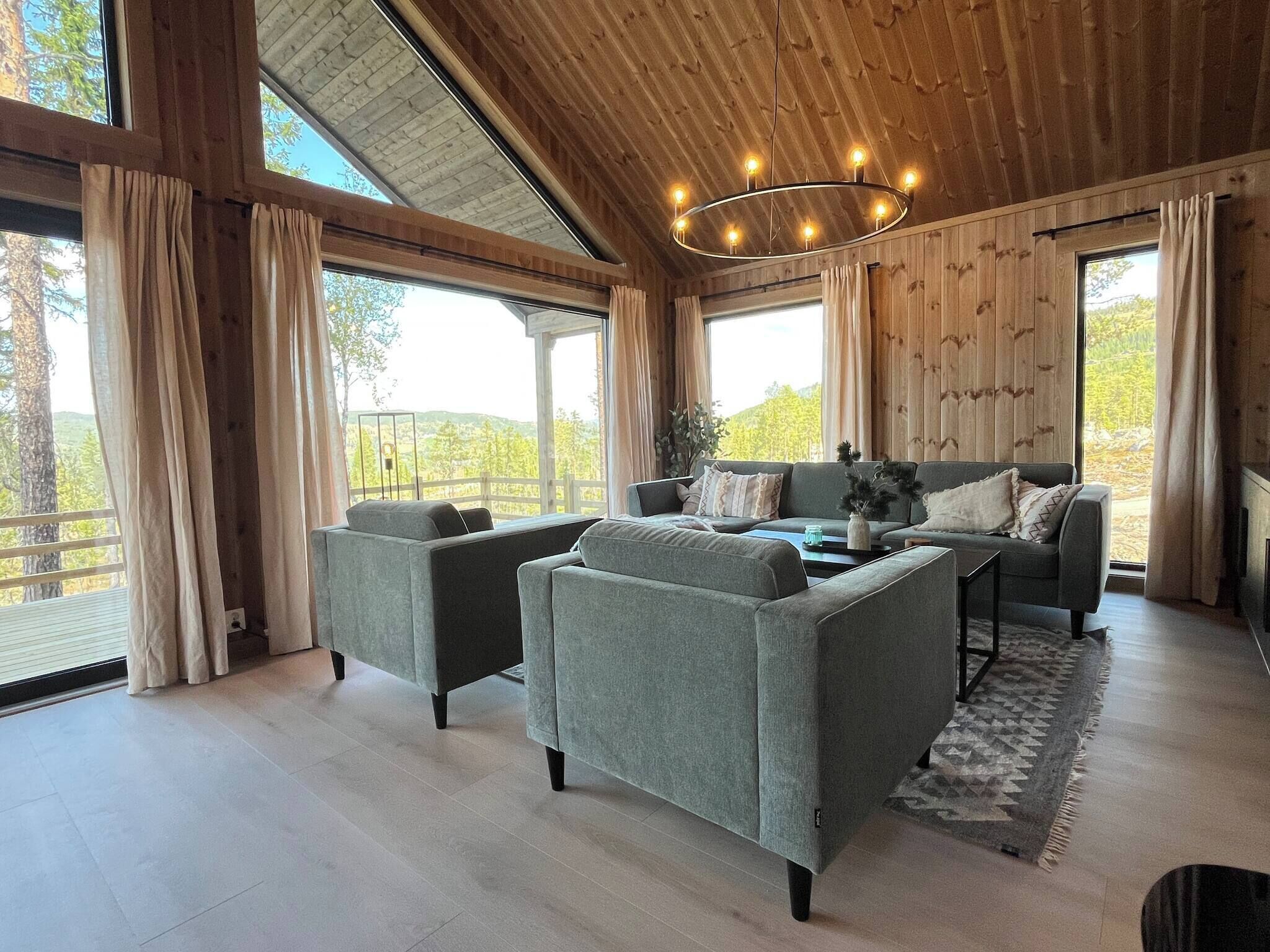 Cabin, 3 Bedrooms, Balcony, Mountain View | Living area