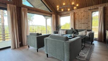 Cabin, 3 Bedrooms, Balcony, Mountain View | Living area