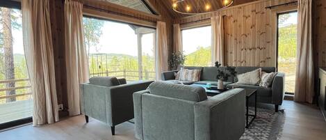 Cabane, 3 chambres, balcon, vue montagne | Coin séjour