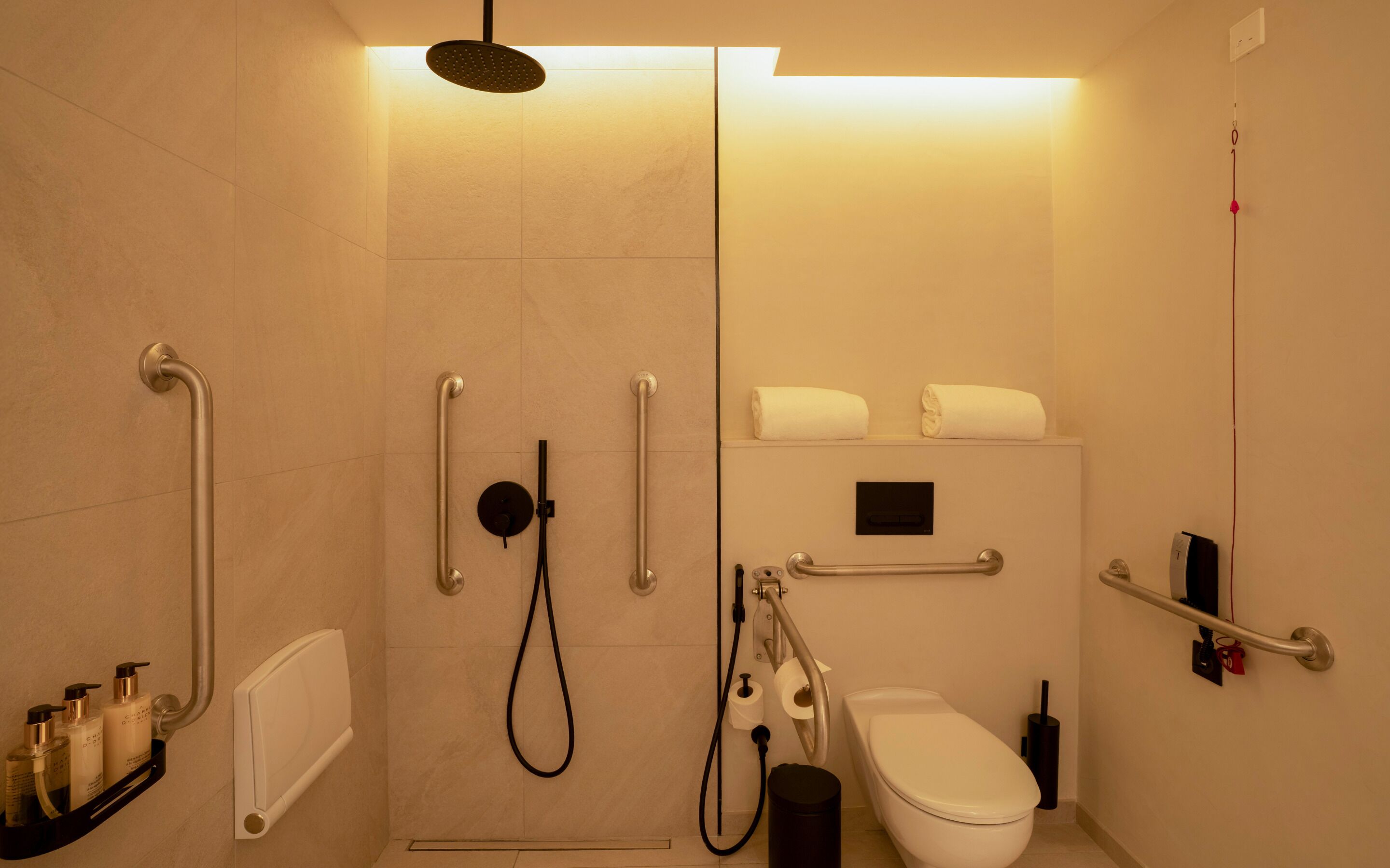 Premium Room | Bathroom | Bathtub, free toiletries, hair dryer, slippers