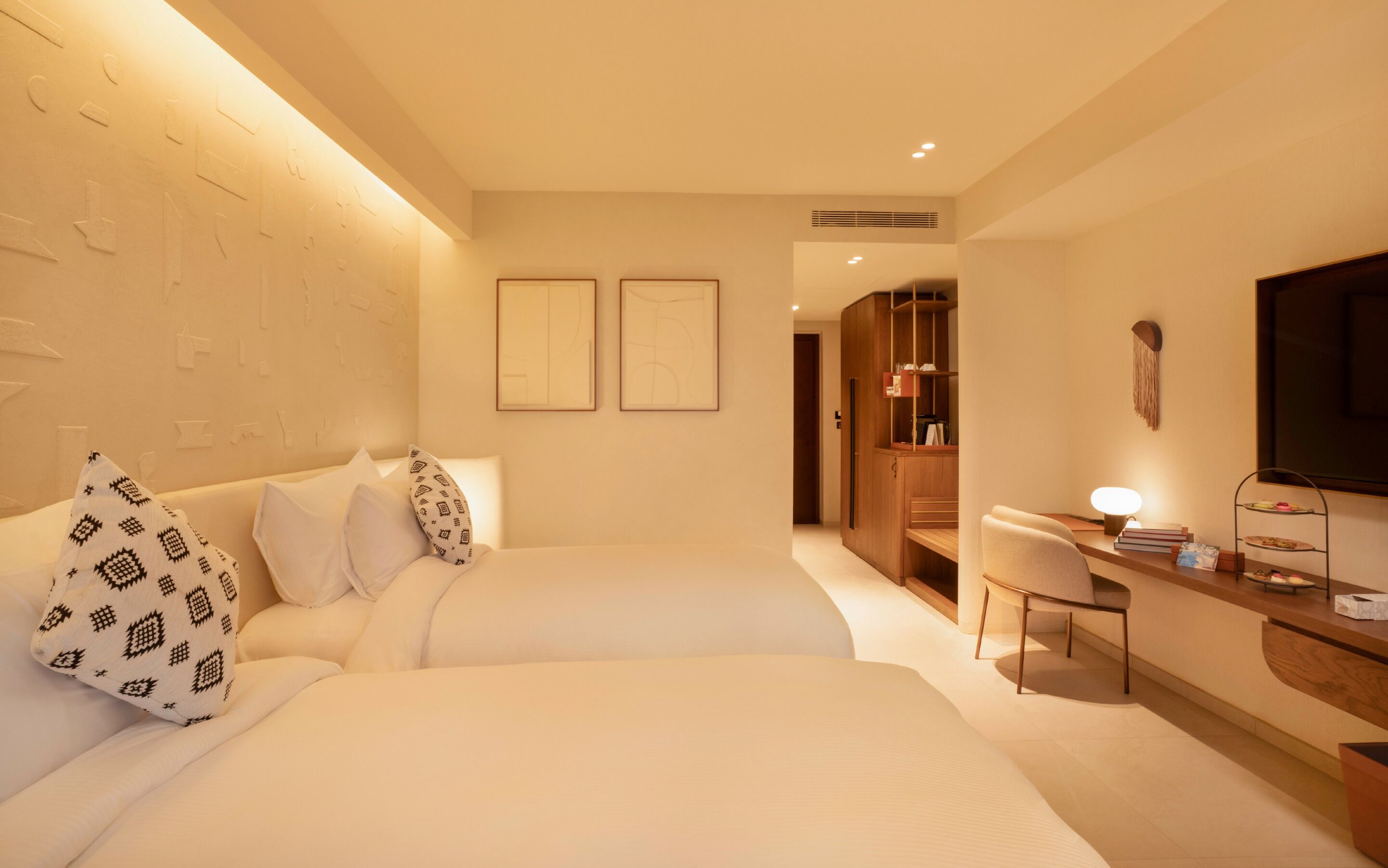 Deluxe Twin Room, Ocean View | Premium bedding, minibar, desk, laptop workspace