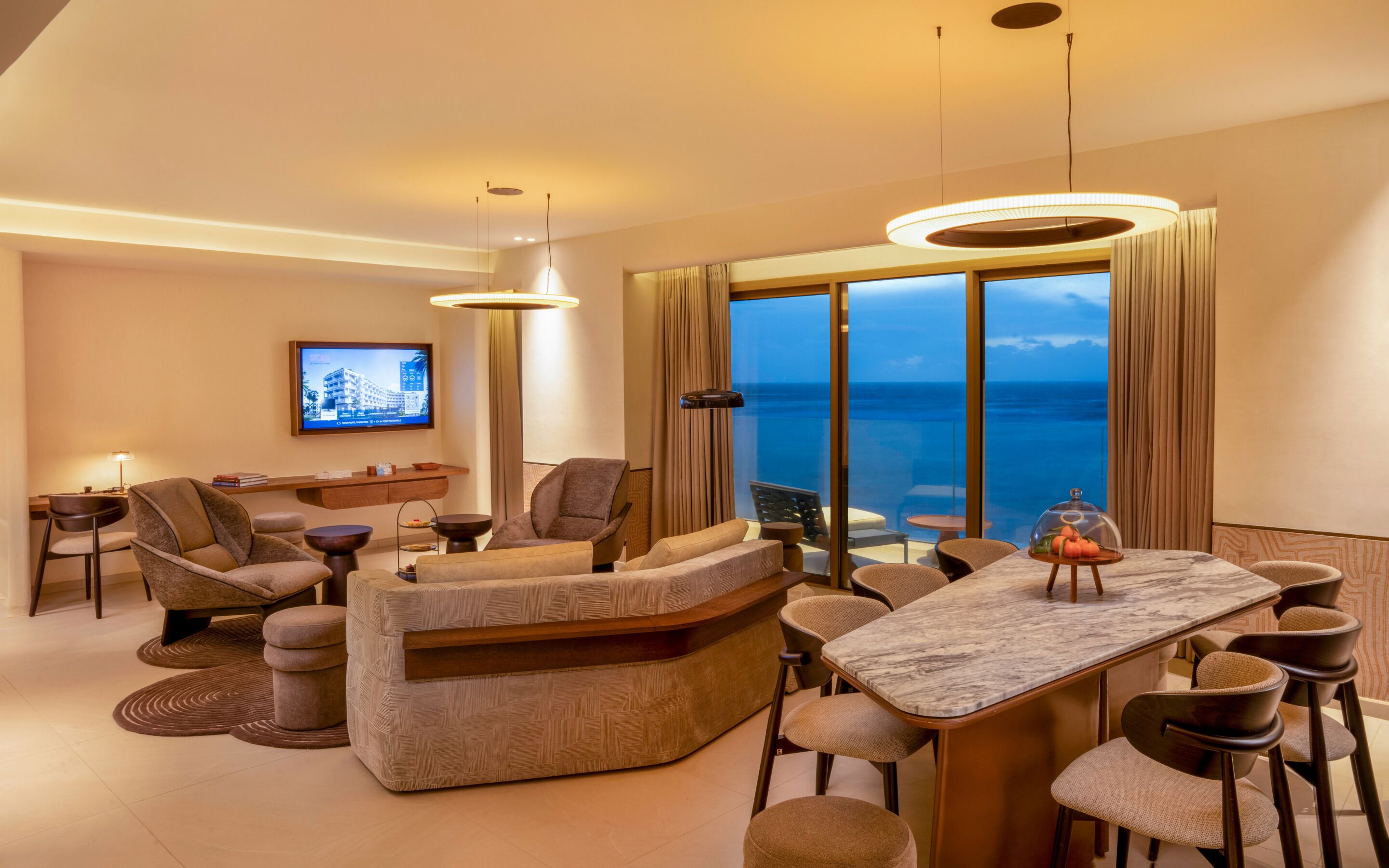 Svit Presidential - havsutsikt | Sängtillbehör av högsta kvalitet, minibar och skrivbord