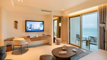 Suite Junior, vue océan | Literie de qualité supérieure, minibar, bureau