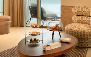 Executive Suite Ocean View | Living area | 55-inch Smart TV with cable channels - STORY Le Carrousel Rabat (Rabat)