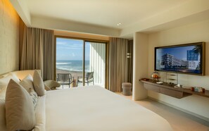 Deluxe-rum - 1 kingsize-säng - havsutsikt | Sängtillbehör av högsta kvalitet, minibar och skrivbord