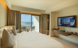 Deluxe-Zimmer, 1 King-Bett, Meerblick | Hochwertige Bettwaren, Minibar, Schreibtisch