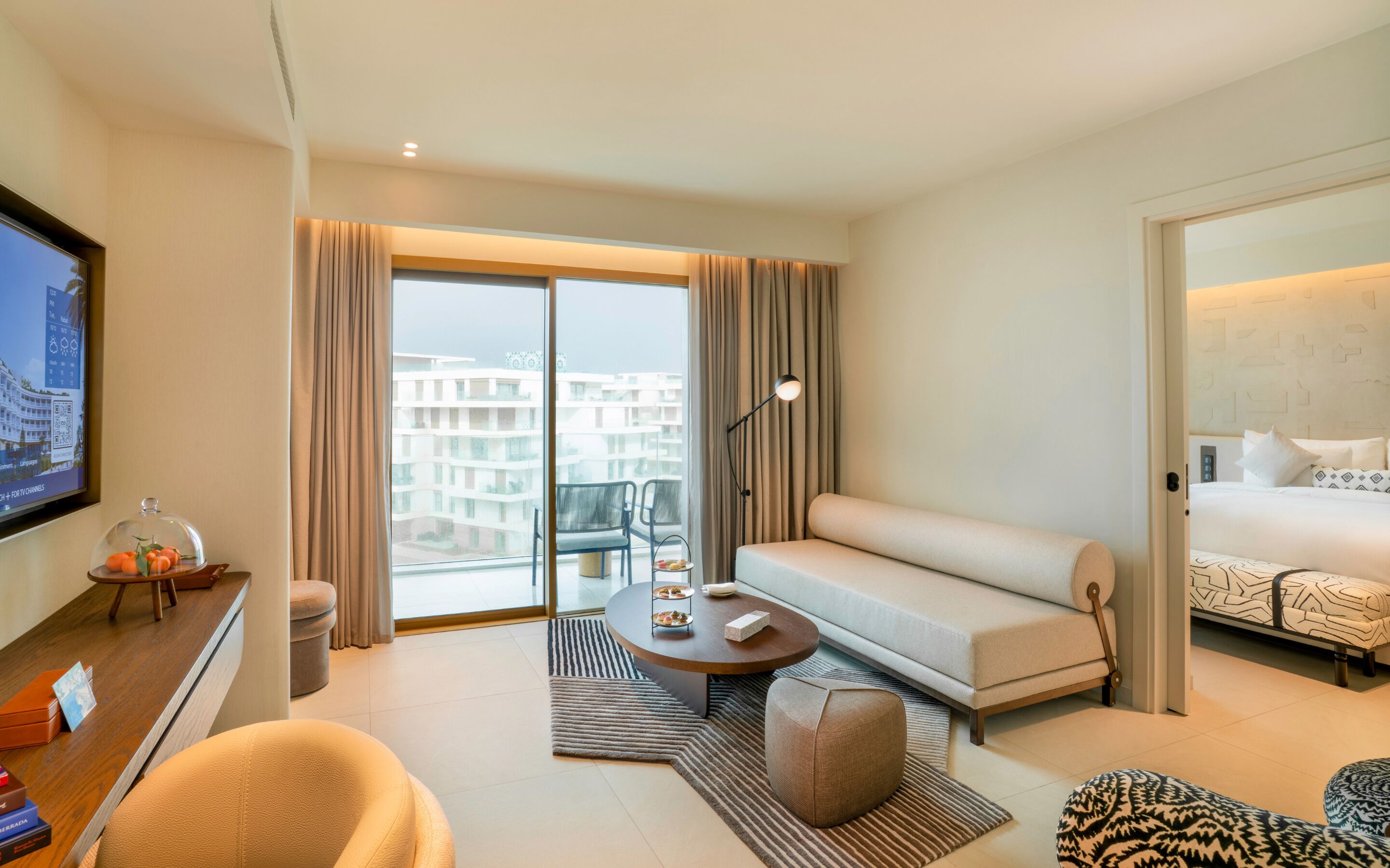 Junior suite, uitzicht op zee | Luxe beddengoed, een minibar, een bureau, een laptopwerkplek