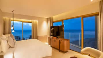Suite presidencial, vistas al mar | Ropa de cama de alta calidad, minibar, escritorio