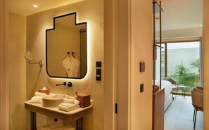Standard Room, 1 King Bed | Bathroom | Bathtub, free toiletries, hair dryer, slippers - STORY Le Carrousel Rabat (Rabat)