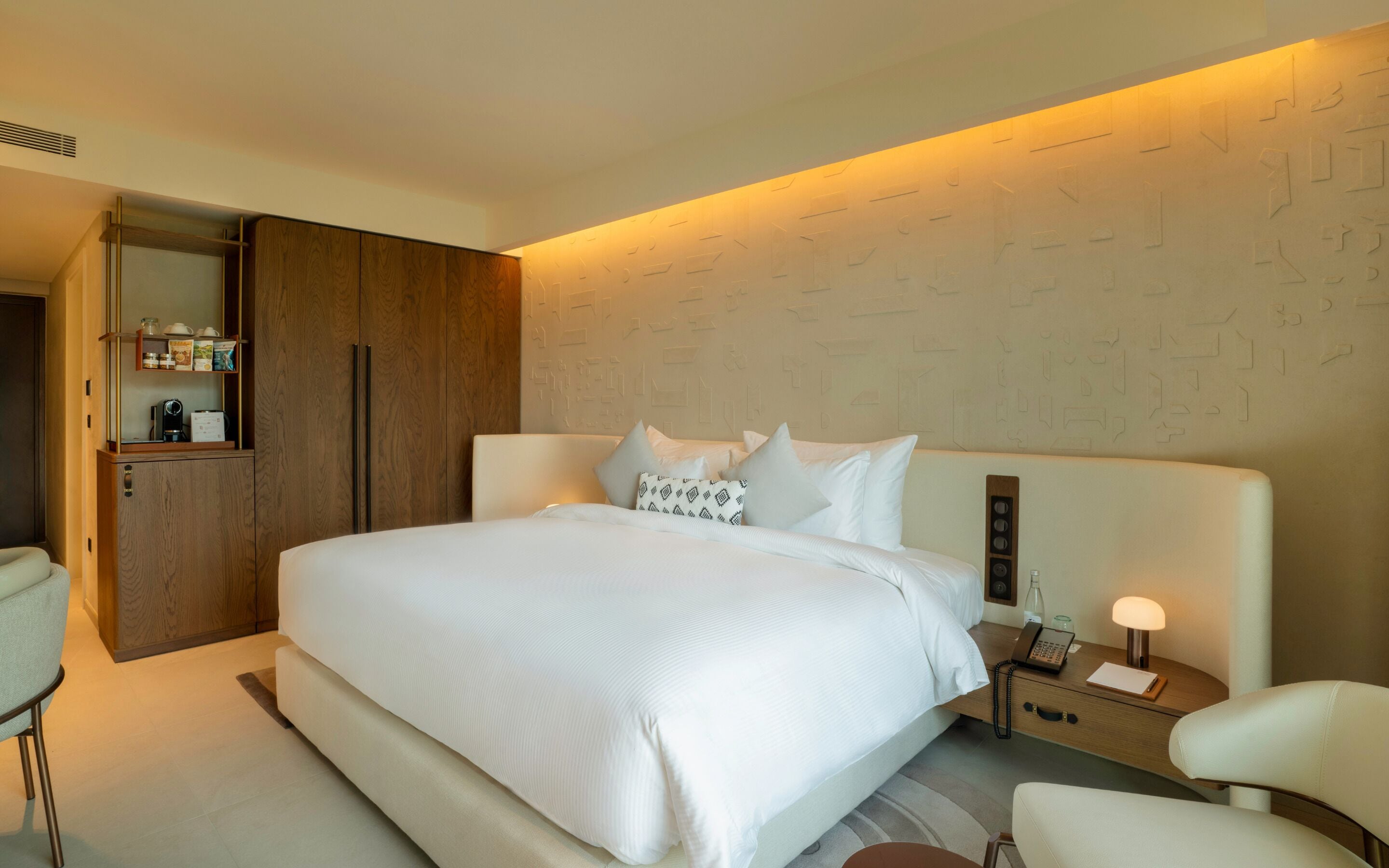 Standard Room, 1 King Bed