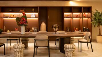 Coin salon dans le hall