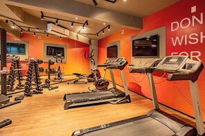A gym with treadmills, weight machines, and a stationary bike. - Nico Vila Mariana (São Paulo)