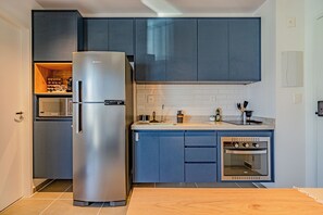 Fridge, microwave, stovetop, cookware/dishes/utensils