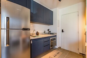 Fridge, microwave, stovetop, cookware/dishes/utensils