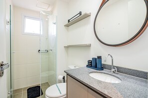 Shower, free toiletries, hair dryer, towels - Nico Vila Mariana (São Paulo)
