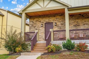 Exterior - Deep Forest Lodge Community pool Game Room (Hollister)