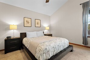 6 bedrooms, iron/ironing board, WiFi, bed sheets - Deep Forest Lodge Community pool Game Room (Hollister)