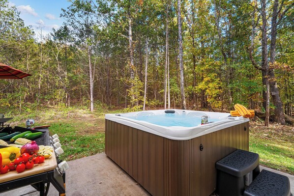 Outdoor spa tub