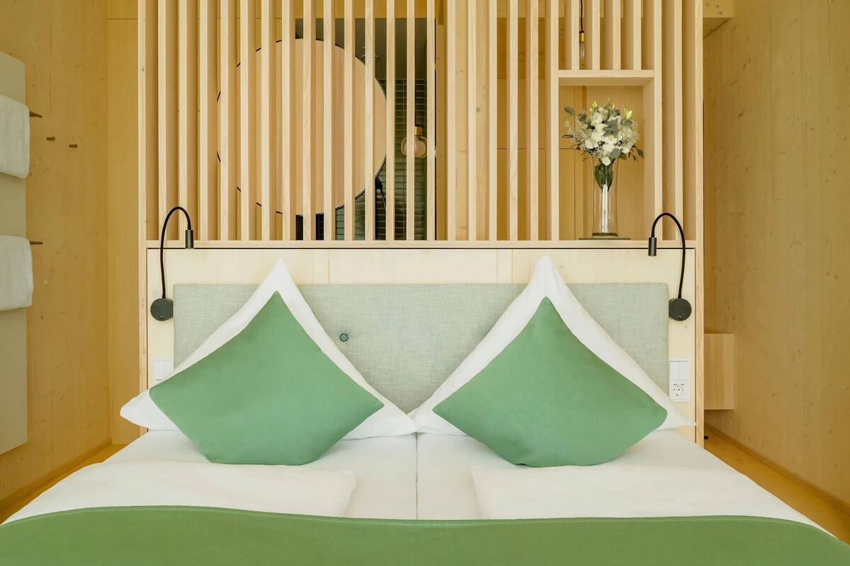 In-room safe, blackout drapes, soundproofing