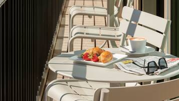 Kahden hengen huone, parveke, kaupunkinäköala | Terassi/patio