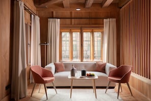Suite | In-room safe, blackout drapes, iron/ironing board, free WiFi