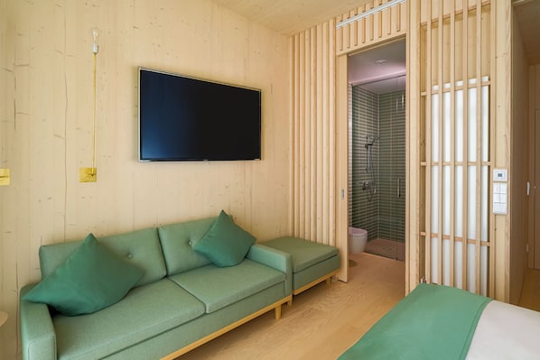 Double Room, Balcony, City View | In-room safe, blackout drapes, iron/ironing board, free WiFi