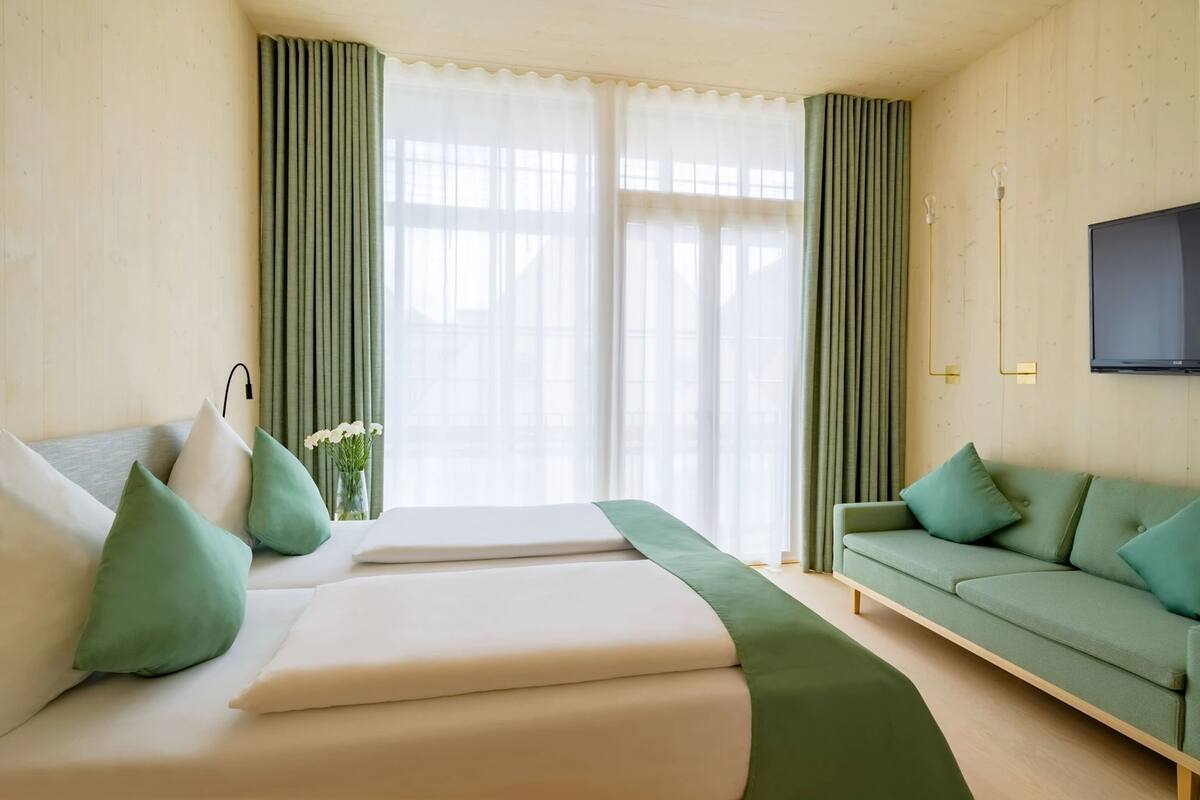 In-room safe, blackout drapes, soundproofing