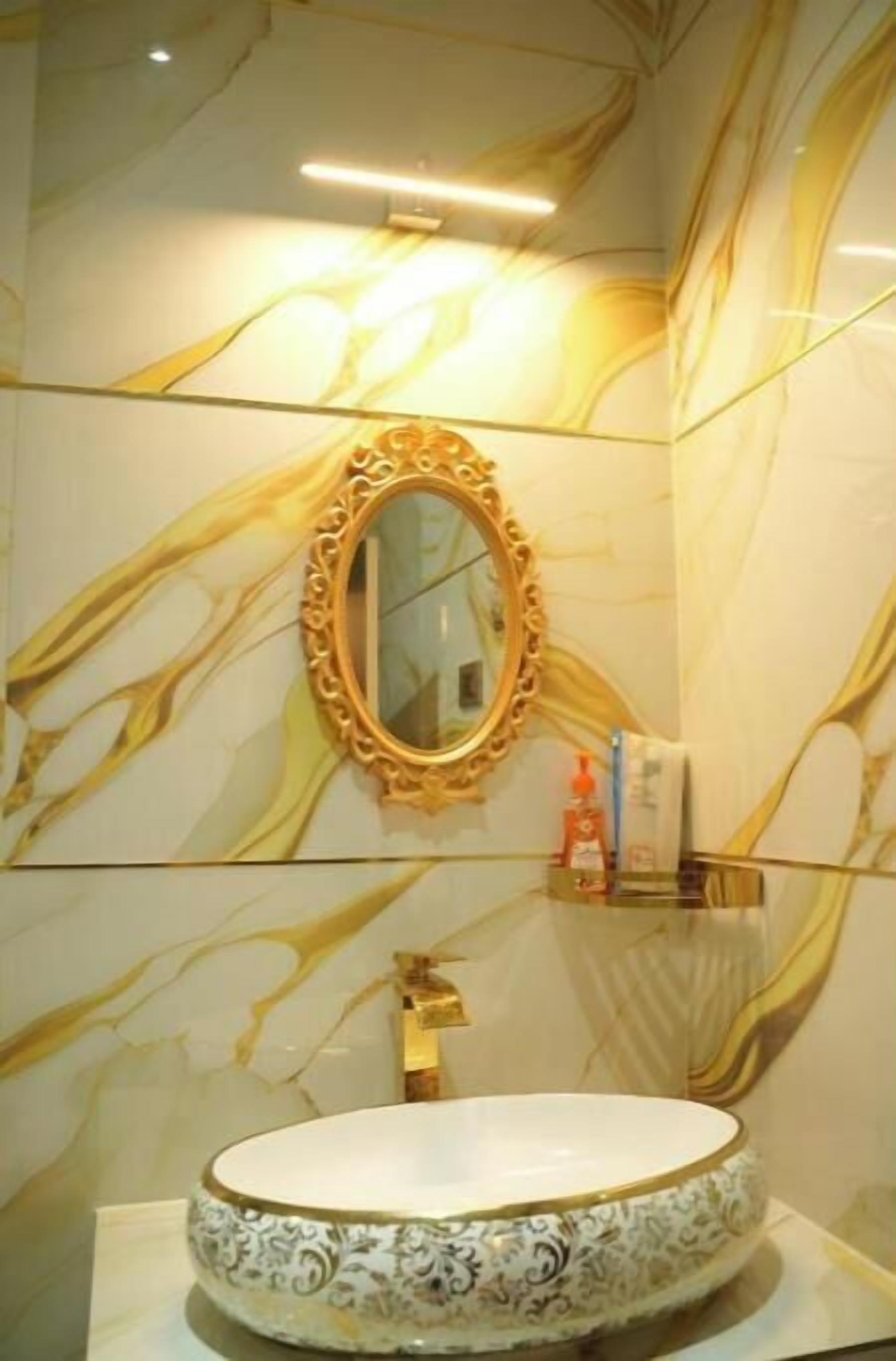 Ducha, secador de pelo, toallas y jabón