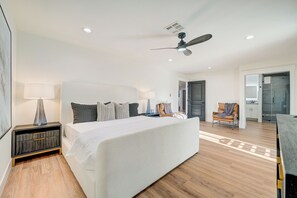 5 bedrooms, iron/ironing board, free WiFi, bed sheets - Luxury Poolside Cabana Retreat - Spa-Casita-GlowPits-MiniGolf-BBQ (Las Vegas)