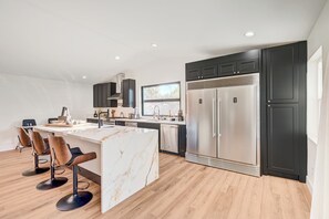 Fridge, microwave, oven, stovetop - Luxury Poolside Cabana Retreat - Spa-Casita-GlowPits-MiniGolf-BBQ (Las Vegas)