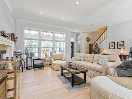 Living area. Cozy 5 Bedroom With Wi-fi And Air Condition