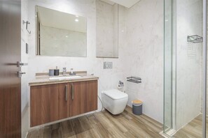 Dusche, Haartrockner, Handtücher