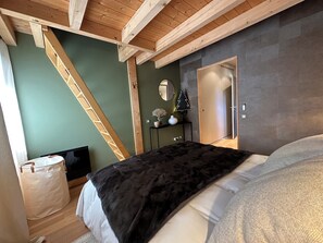 5 habitaciones, tabla de planchar con plancha, internet y ropa de cama 