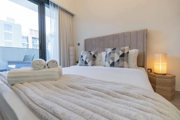 Iron/ironing board, WiFi, bed sheets