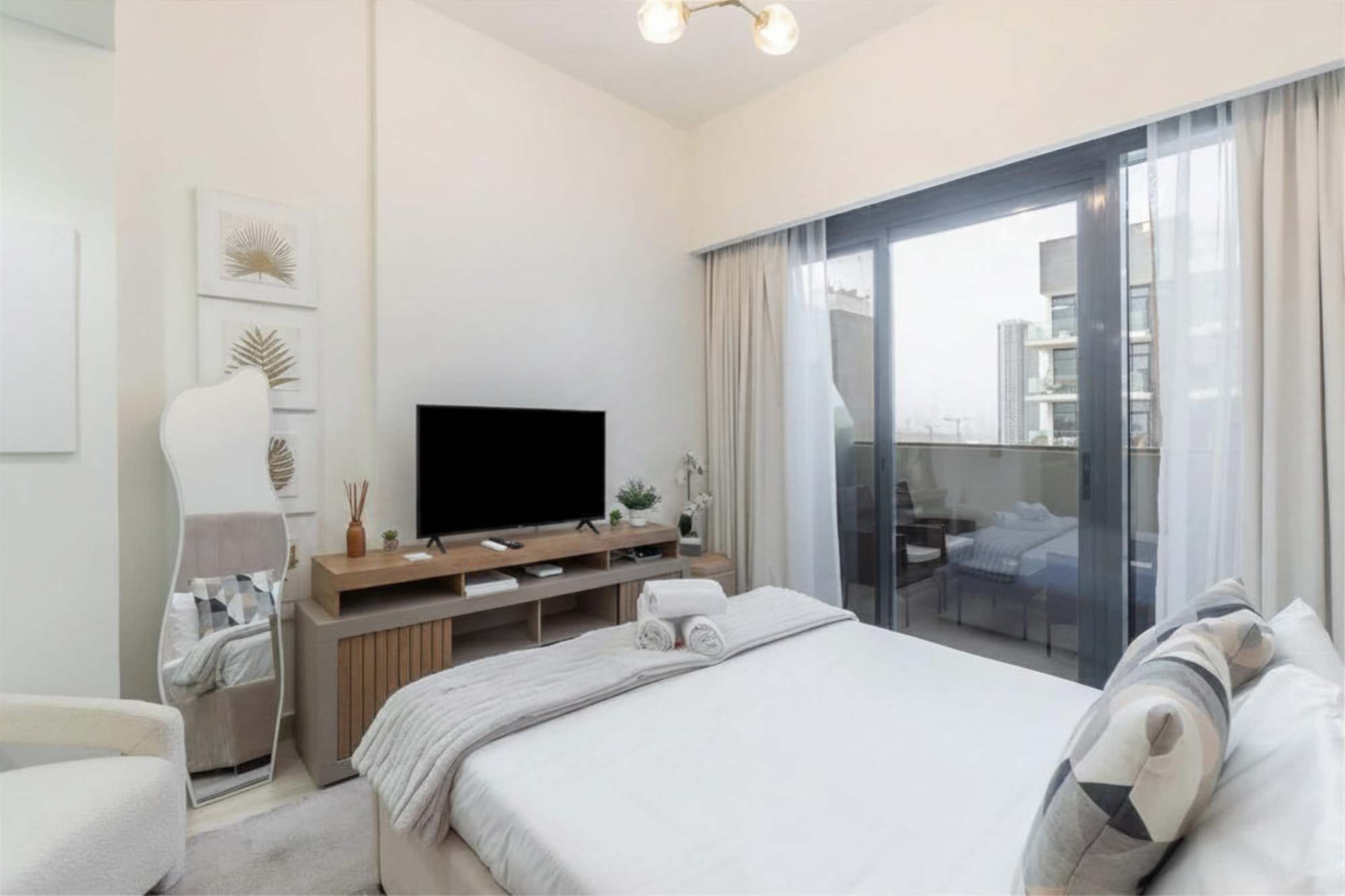 Iron/ironing board, WiFi, bed sheets