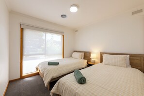 3 camere, una scrivania, ferro/asse da stiro, Wi-Fi gratuito