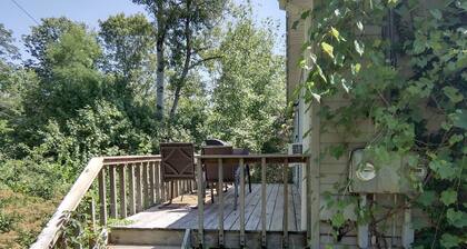 Woodview Retreat 2-bedroom apartment Unit #1 Cooperstown with Pool