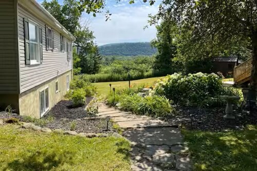 Woodview Retreat 2-bedroom apartment Unit #1 Cooperstown with Pool