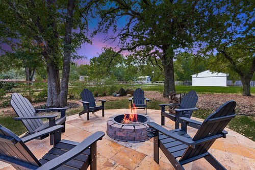 5-BD/2.5-BA Modern Farmhouse Retreat (Sleeps 12)